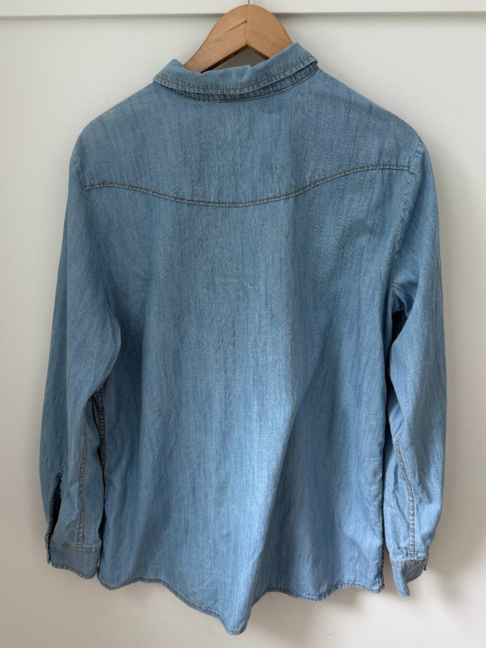 WRANGLER Retro Ruffle Western Chambray Shirt Light Wash Pearl Snap XL - Picture 4 of 6